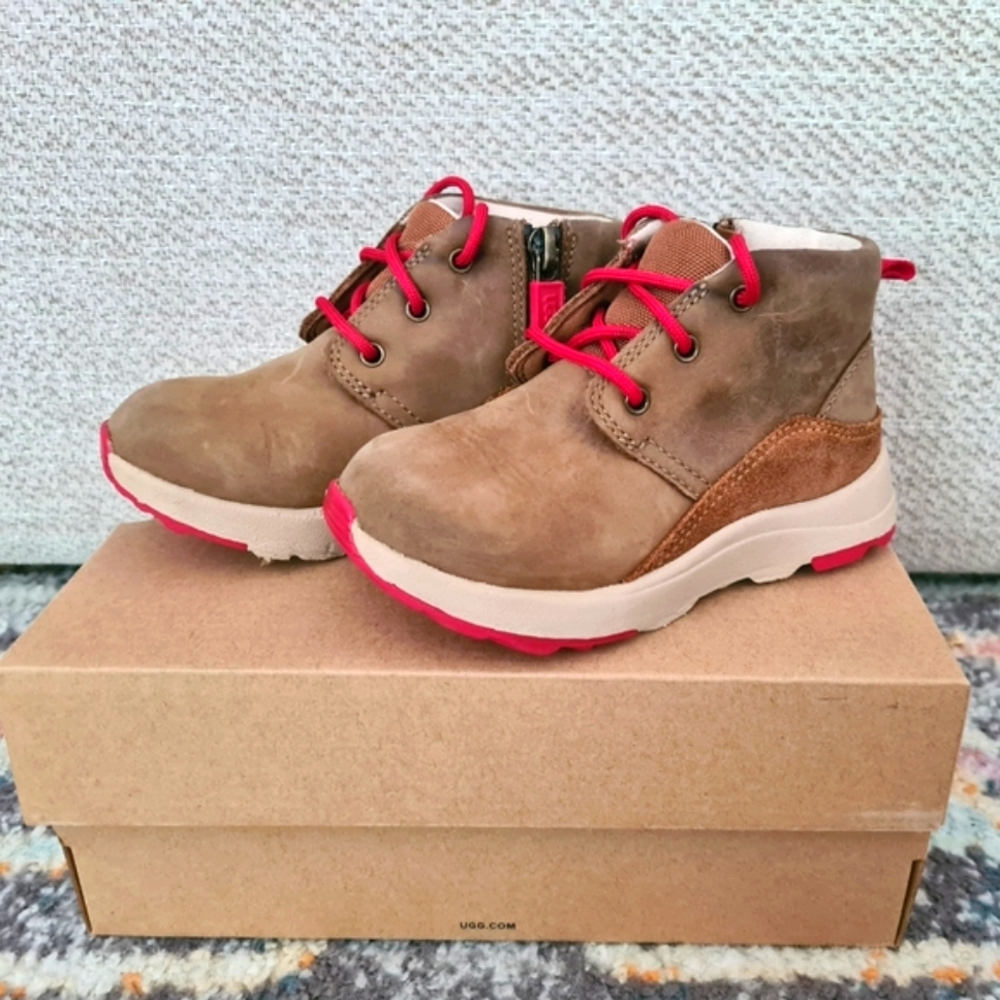 UGG Kids Boots in Tan and Red